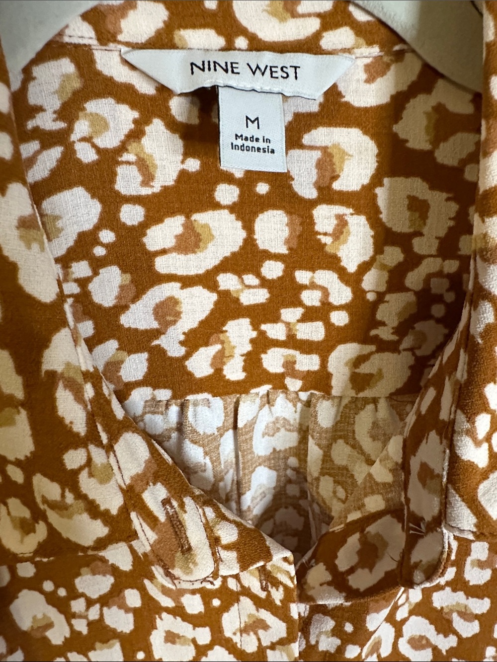 Nine West Rust/Brown & White Leopard-Print Tie-Hem Button-Down Top | M - Picture 2 of 8